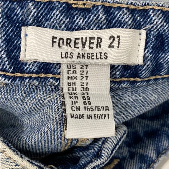 FOREVER 21 BOYFRIEND DEMIN RIPPED CAPRI JEANS - Picture 9 of 9